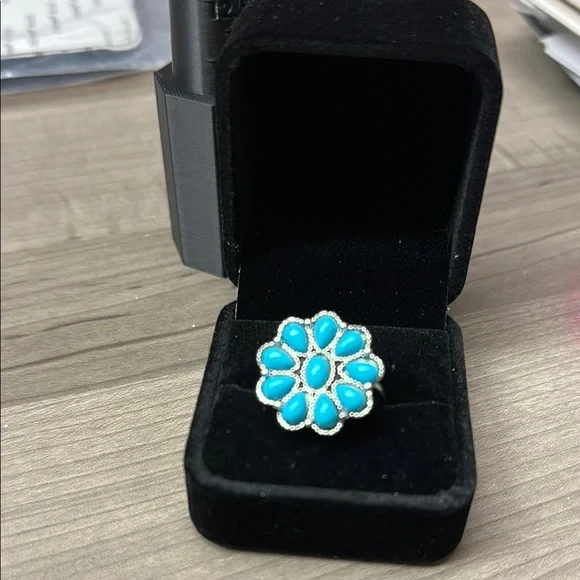 ❣️5 items $25 Unlisted Blue and Silver Statement Ring 🆕 - Picture 4 of 4